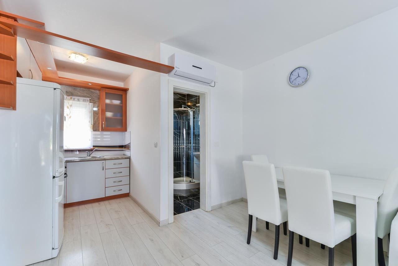 Apartments Lucica Vir Kültér fotó