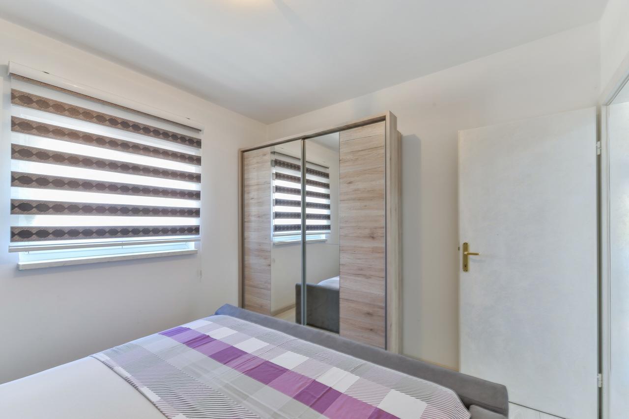 Apartments Lucica Vir Kültér fotó