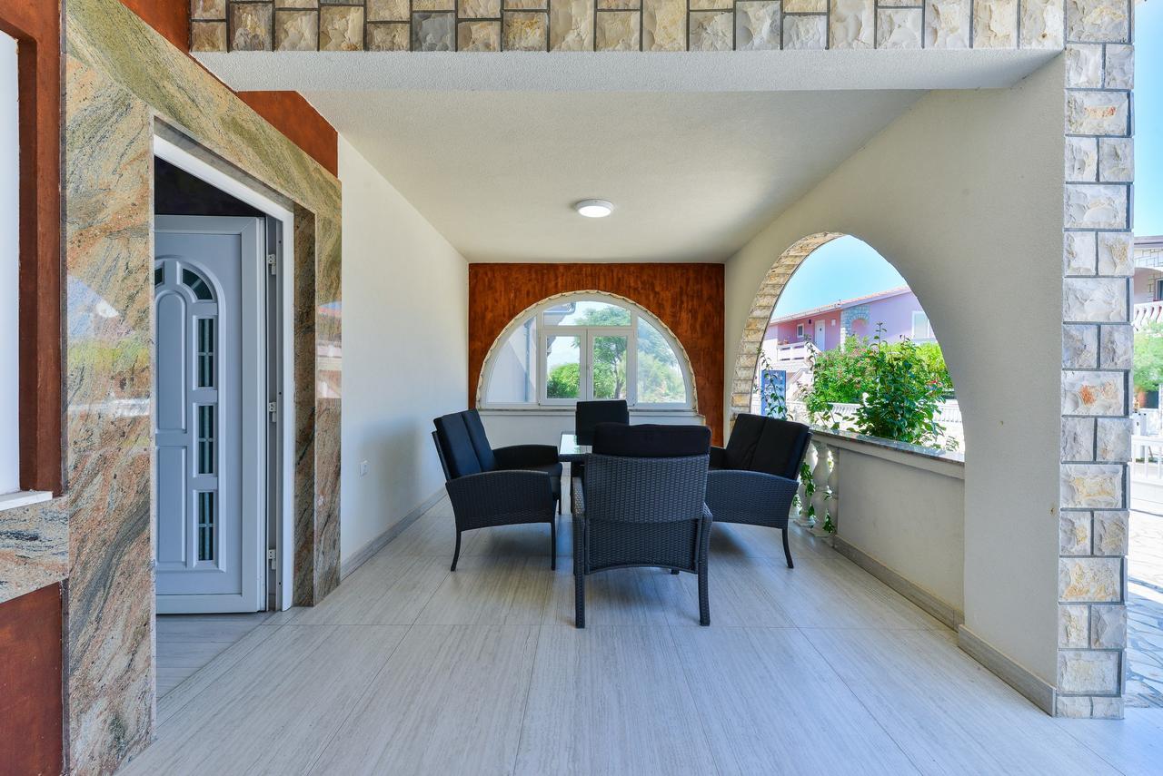 Apartments Lucica Vir Kültér fotó